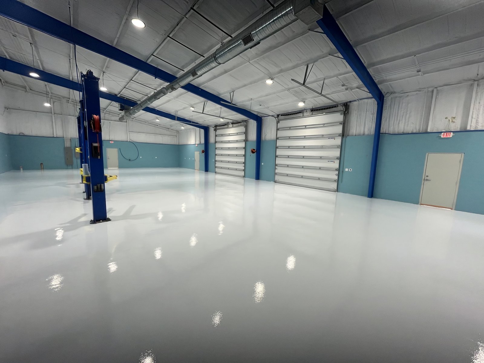 High-gloss polyaspartic floor in an auto service bay